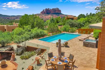 Image de Resort Style Retreat, Red Rock Views Inside & Out+Salt Water Pool+Hot Tub