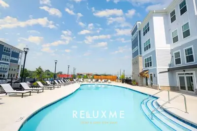 Image de Reluxme|Stylish 2br w/ Balcony, Gym, Pool, Stores