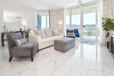Image de Modern Elegance! Beautiful 3br Panoramic Condo at The Palms of Destin!