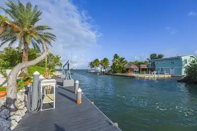 Image de Beautiful Keys Home w\/ Open Water Views & 90' Dock