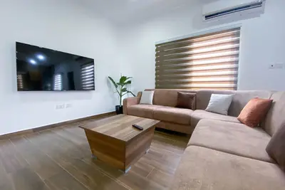 Image de Cozy & Spacious 2bd Apt w/QUEENbeds Wifi & Netflix East Legon