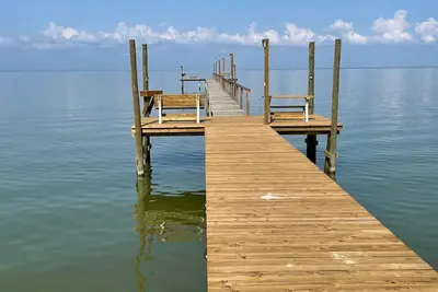 Image de 6 Bedroom, 4200 Ft. House with Private Pier! Dolphins, Fishing and Fun! ! !