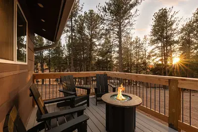 Image de Charming, Dog-friendly Cabin Nestled at 8500 feet