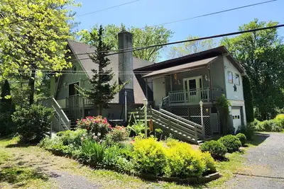 Image de Cozy Family Sized Home, Nestled on the Creek