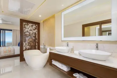 Image de Located on Tequila Cove Beach