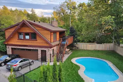 Image de Rustic luxury chalet with pool, a two-minute walk to beach, park and playground!