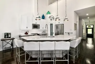 Image de luxury 5 bedroom home on blue mountain property