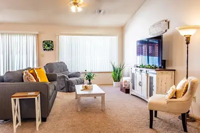 Image de Large 3br 2Bath near everything - king bed - jacuzzi tub