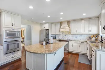 Image de Beautiful Luxury Estate with Breathtaking Views located on a Vineyard