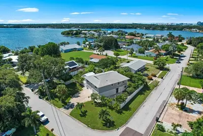 Image de Ocean view from the Balcony! Close to downtown and beaches