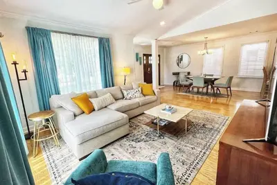 Image de Mulberry House in the Heart of the Heights