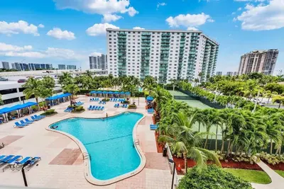 Image de Modern Oasis 2br/2ba steps from Sunny Isles Beach!