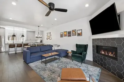 Image de Just Listed! Modern Downtown Provo Townhome