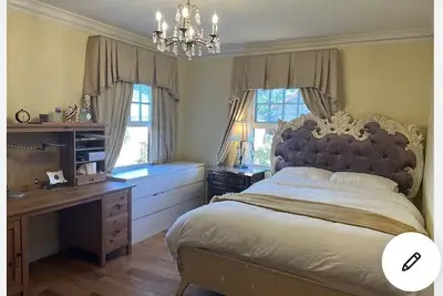 Image de Comfy& cozy private room with golf course view