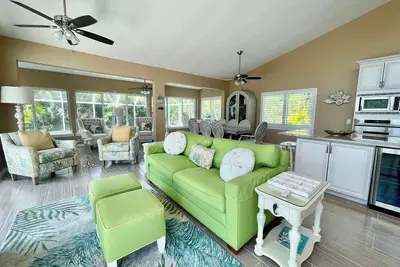 Image de License to Chill! Bring Your Boat, Sup or Kayak to this 3 bedroom, 3 bath. . .