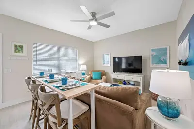 Image de Sea Breeze 2 - Completely Renovated & Steps to the Beach!