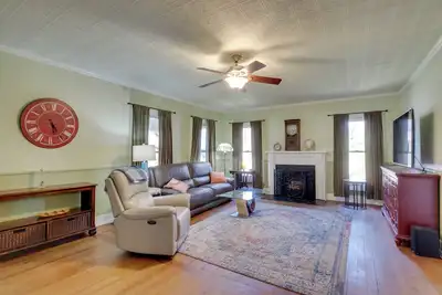 Image de Charming Georgetown Home - Walk to Downtown!