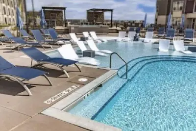 Image de Monthly Stays Luxe Des Peres Suite with Complimentary Starbucks Onsite!