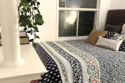 Image de Cozy & Inviting 2 bed suite by Distillery District