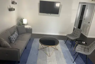 Image de 3x2 Spacious Uptown Cozy Spot