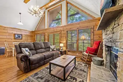 Image de Family Friendly Cabin HotTub Games, Minutes to Dollywood & The Parkway.