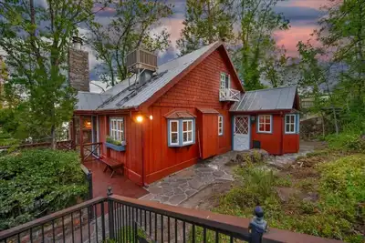 Image de Pet Friendly Bass Lake Cabin w/Pvt Dock Sleeps 11