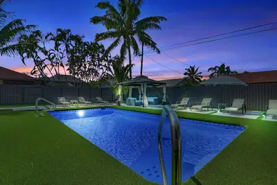 Image de Sauna Beach House with a Salt Water Heated Pool