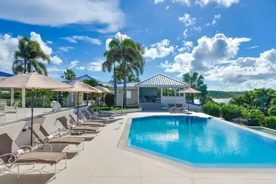 Image de Luxury Five bedroom estate with heated pool and gym