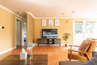 Image de 4429 lower A · Stylish 3br suite near airport & Seattle-Unit A