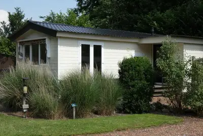 Image de Op de grens van Friesland, Groningen en Drenthe, direct tegen bos gelegen