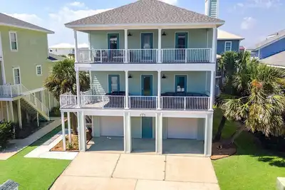 Image de Located in Gated Community, this 3 Bedrm Beach Home is Absolutely Stunning!