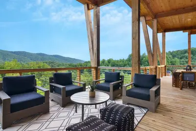 Image de Mountain View Manor  ~ Mountain Modern 5br ~ Near downtown Blue Ridge!