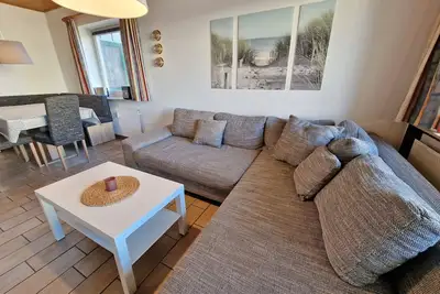 Image de This spacious and nicely furnished apartment on the 1st floor has a balcony.