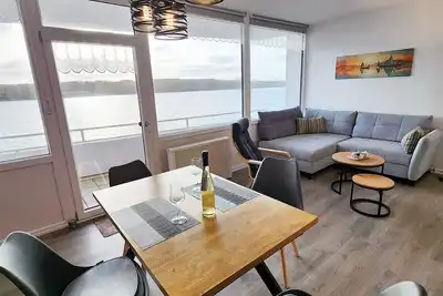 Image de Completely renovated, modern apartment on the 3rd floor.