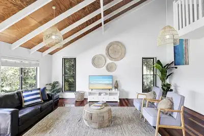 Image de Spacious and central, close to all Point Lookout has to offer.