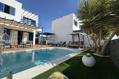 Image de Maison de vacances 'Villa Angelita Y Pablo' avec vue sur les montagnes, piscine & Wi-Fi