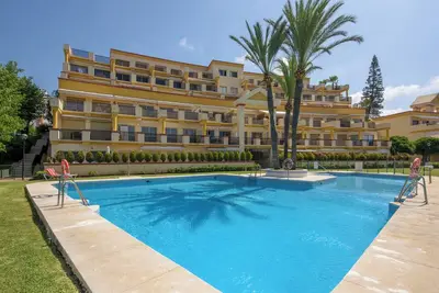 Image de Studio \"Romana Playa 203\" avec piscine, terrasse privée et Wi-Fi.