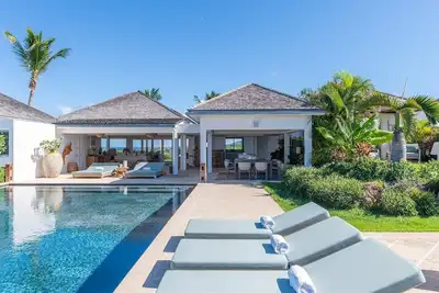 Image de Poppy (1/3 Rooms) Luxury villa