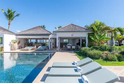 Image de Poppy (2/3 Rooms) Luxury villa