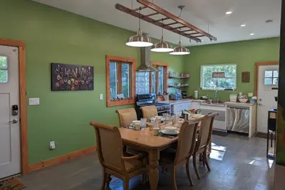 Image de Universally Accessible Agrihood Farmhouse Hiking/Fireplace/Getaway