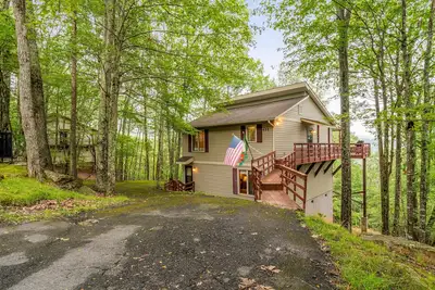 Image de Private dog-friendly mountain home, gas grill & covered deck