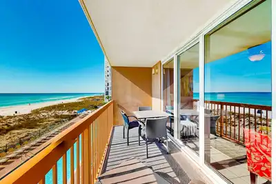 Image de Gulf-front condo with balcony, water views, pools, hot tub & beach access