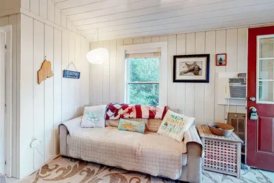 Image de Cute cottage with screened porch & shared pool - walk to Ogunquit Beach