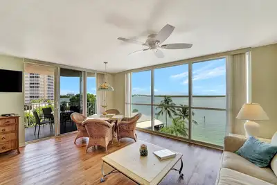 Image de Oceanfront condo with pool, hot tub, beach access, & washer/dryer