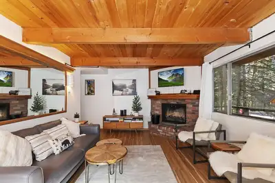 Image de Summit Happy Cabin: Hot tub, Ev charger, central!