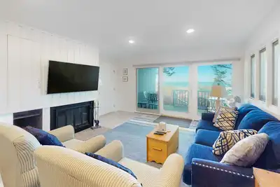Image de Beachfront condo in Glen Arbor with deck, fireplace, Lake Michigan views & W/D