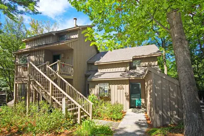 Image de Condo with forest views, washer/dryer, deck, & cable