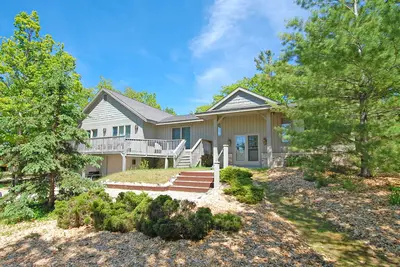Image de Spacious lake access home with a washer/dryer, central Ac, nearby tennis