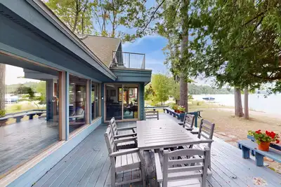 Image de Bright & spacious home on Sandy Tamarack Cove with beach & dock access & firepit
