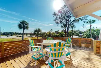 Image de Dog-friendly home near the beach with large backyard - snowbird-friendly